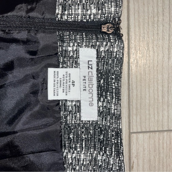 EUC Liz Claiborne Petite Skirt Sz 4P - Picture 2 of 7